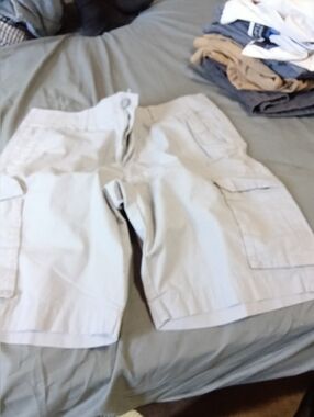 Apt. 9 Men's Cargo Shorts in Light Beige
